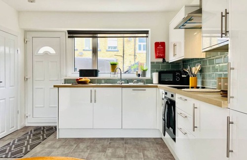 Hipperholme Casa | Halifax/Brighouse 8 mins Pets OK 360 Mbps WiFi