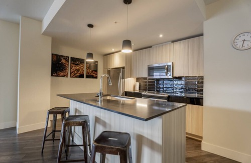 Halifax Apartamento | Chic 3BR Apt with City Views and Gym