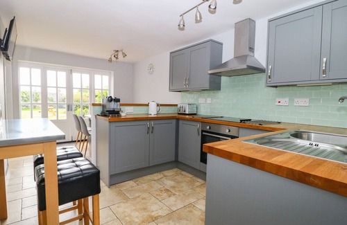 Ovington Casa | HALL COTTAGE, pet friendly, with open fire in Ovington
