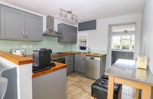 Ovington Casa | HALL COTTAGE, pet friendly, with open fire in Ovington