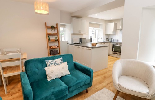 Carperby Cabaña | HALL GARTH COTTAGE, pet friendly in Carperby