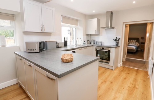 Carperby Cabaña | HALL GARTH COTTAGE, pet friendly in Carperby