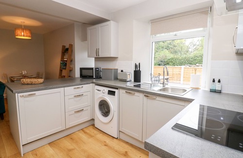 Carperby Cabaña | HALL GARTH COTTAGE, pet friendly in Carperby