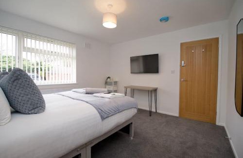 Wyken Casa | Hall Lane House - 4Bed Gem Near Coventry Hospital with FREE Driveway Parking
