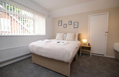 Wyken Casa | Hall Lane House - 4Bed Gem Near Coventry Hospital with FREE Driveway Parking