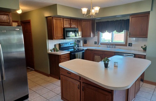 Canton Casa | Hall of Fame Retreat; Full Home (4BR 4BA)+ Hot Tub