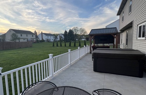 Canton Casa | Hall of Fame Retreat; Full Home (4BR 4BA)+ Hot Tub