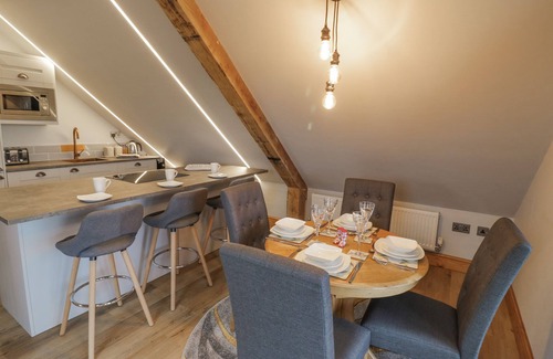Peopleton Cabaña | HALLGARTH FARM HOLIDAY LODGE, pet friendly, with hot tub in Peopleton