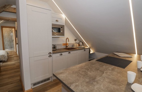 Peopleton Cabaña | HALLGARTH FARM HOLIDAY LODGE, pet friendly, with hot tub in Peopleton