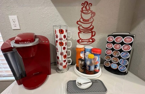 Harlandale Casa | Midnight Lantern Riverwalk 3.8 miles/ Golf 5.7mi /AF BMT/ Foosball Table