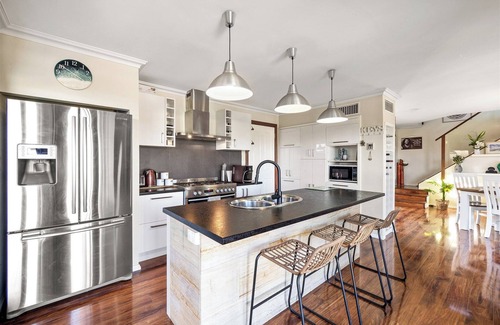 Halls Head Casa | Halls Head Hideaway with Pool – Near Beach & Town
