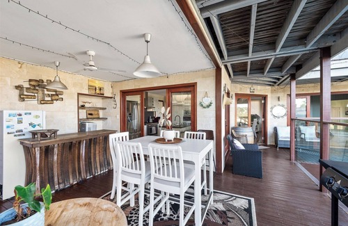 Halls Head Casa | Halls Head Hideaway with Pool – Near Beach & Town