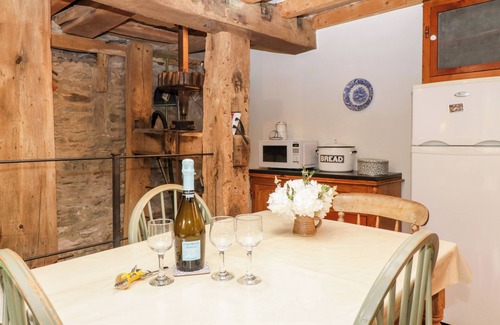 Huntington Cabaña | HALLS MILL, pet friendly, with open fire in Huntington, Herefordshire