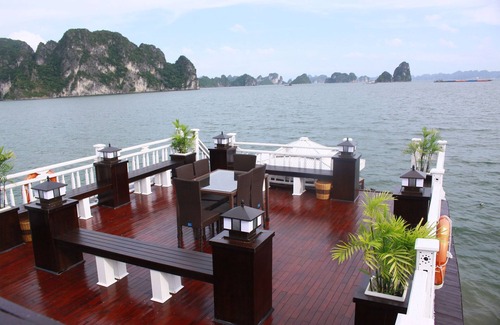 Bai Chay Alquiler De Eote | Crucero privado Halong 4Star Amira