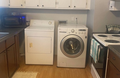 Hutchinson Casa | Halsey Home - Charming 2-bedroom house with AC, Wi-Fi in welcoming Hutchinson
