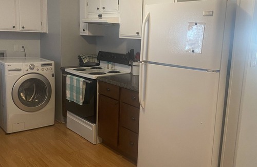 Hutchinson Casa | Halsey Home - Charming 2-bedroom house with AC, Wi-Fi in welcoming Hutchinson