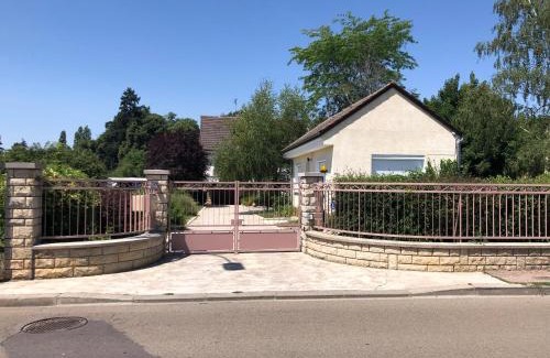 Saint-Julien-du-Sault Apartamento | Halte Saltusienne