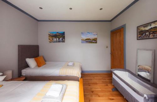 Achachork Casa | Hamara Luxury Portree Cottage with Hot Tub!