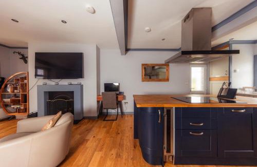 Achachork Casa | Hamara Luxury Portree Cottage with Hot Tub!
