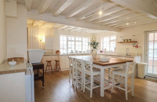 Castle Donington Cabaña | HAMBLETON HOUSE, pet friendly, with hot tub in Castle Donington