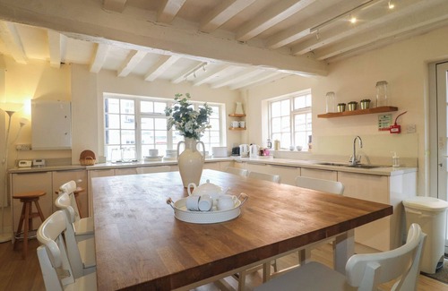 Castle Donington Cabaña | HAMBLETON HOUSE, pet friendly, with hot tub in Castle Donington