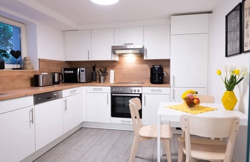 Bahrenfeld Apartamento | Hamburg Altona - Three Bedrooms for up to 10