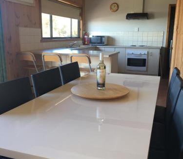 Emu Bay Casa | Hamilton