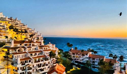 Avalon Complejo | Hamilton Cove-Boho Chic Villa w/Golf Cart.No pets.