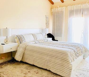 Avalon Complejo | Hamilton Cove-Boho Chic Villa w/Golf Cart.No pets.
