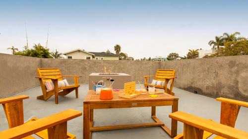 Village of La Jolla Casa | Hamilton II by AvantStay Beach House Rooftop Deck Newly Renovated Bungalow