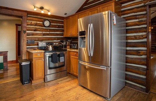 Geneva Casa | Hamilton Lake House: Seneca Lake Wine Trail Retreat + Minutes from Downtown Geneva!