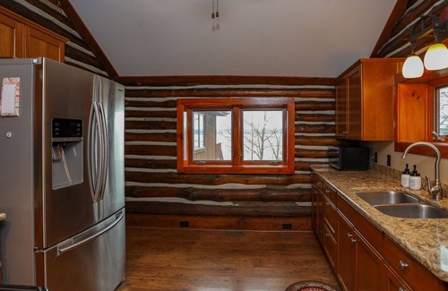 Geneva Casa | Hamilton Lake House: Seneca Lake Wine Trail Retreat + Minutes from Downtown Geneva!