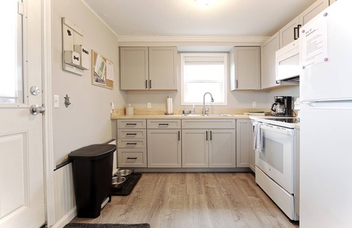 Rockaway Beach Condominio | Hamilton's Home at The Getaway I Dog Friendly - Easy beach access and parking