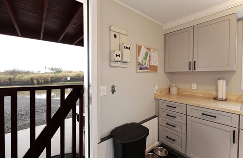 Rockaway Beach Condominio | Hamilton's Home at The Getaway I Dog Friendly - Easy beach access and parking
