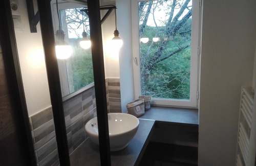 Lolme Casa | Aldea de 3 casas de piedra alrededor de una piscina.