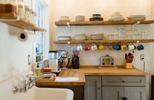Livingston Manor Casa | Hamlin House - Chic Farmhouse in Livingston Manor