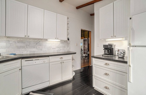 Ludington Cabaña | Hamlin Lake 3 Bedroom, 2 Bath Vintage Cottage with Private Lake Frontage