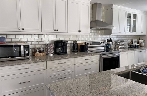 Waterloo Casa | Hammer Haus II - 3 bedrooms - 2 baths - Sleep 6 - Waterloo