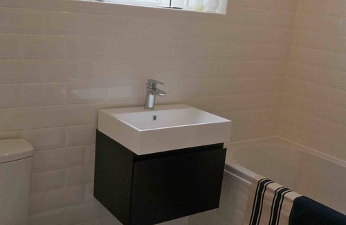 Hammersmith Apartamento | Hammersmith, W6. Planta baja de 2 dormitorios cerca de 2 estaciones de metro.