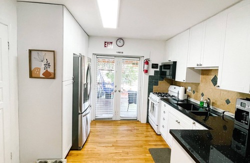Little Ranches Casa | Hammocks & Mini-Golf! 10 mins from Beach! KING Bed!
