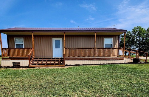Fort Scott Cabina | Hammond Hideaway, Lovely cabin 12 miles north of Fort Scott.