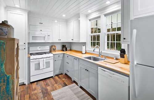 Batesville Cabaña | Hampshire Cottage in Ivy| 30+ Days Near Cville | Pet Friendly