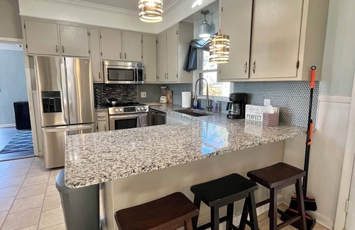 Hampstead Casa | Hampstead 3 bedroom house close to Wilmington: 2 living rooms and Fenced in Yard
