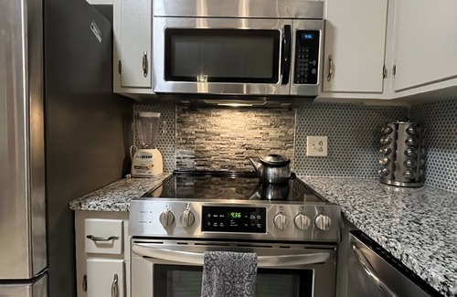 Hampstead Casa | Hampstead 3 bedroom house close to Wilmington: 2 living rooms and Fenced in Yard