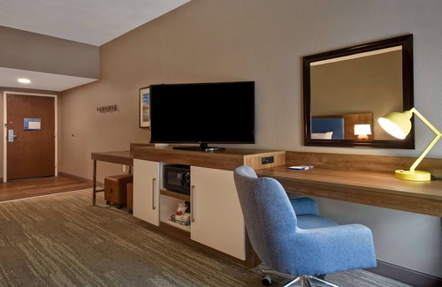 Crestline Heights Hotel | Hampton Inn Birmingham-Colonnade 280