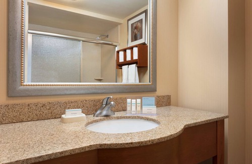 Queens Hotel | Hampton Inn New York - LaGuardia Airport