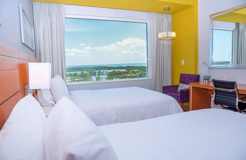 Paraíso Hotel | Hampton Inn & Suites by Hilton Paraiso