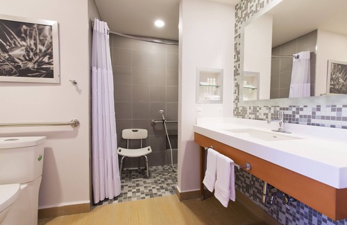 Paraíso Hotel | Hampton Inn & Suites by Hilton Paraiso