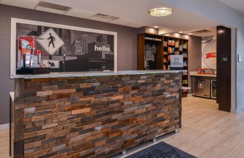 Highland Hotel | Hampton Inn & Suites Denver-Speer Boulevard
