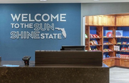 Doral Hotel | Hampton Inn & Suites Miami-Doral Dolphin Mall